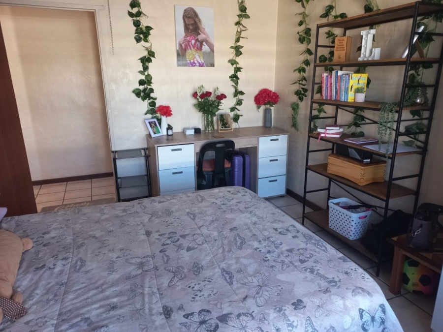 4 Bedroom Property for Sale in Denneoord Western Cape